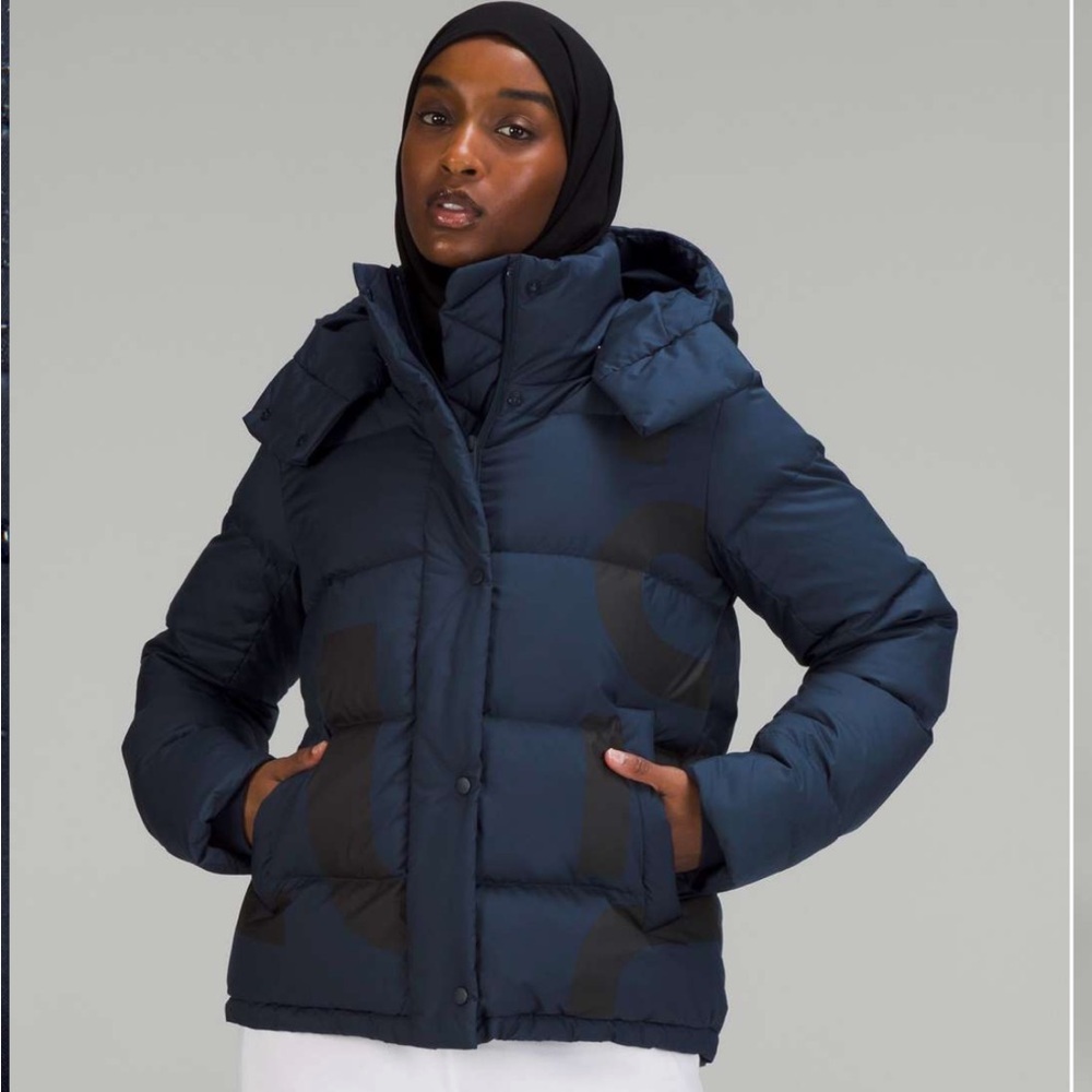Lululemon Wunder Puff Jacket Wordmark True Navy size 4 NWOT RARE